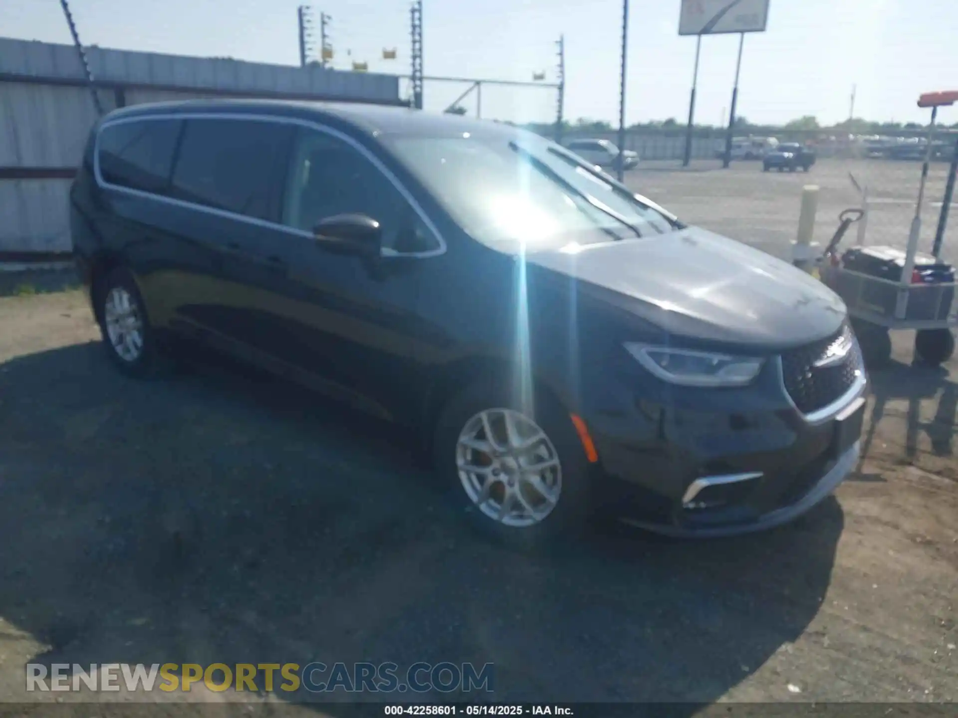 1 Photograph of a damaged car 2C4RC1BGXPR590965 CHRYSLER PACIFICA 2023