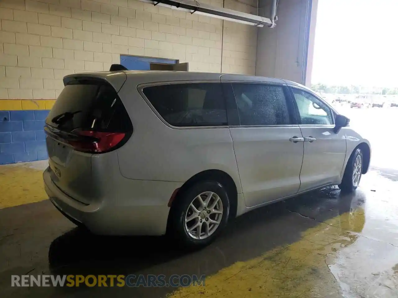 3 Photograph of a damaged car 2C4RC1FG4PR556577 CHRYSLER PACIFICA 2023