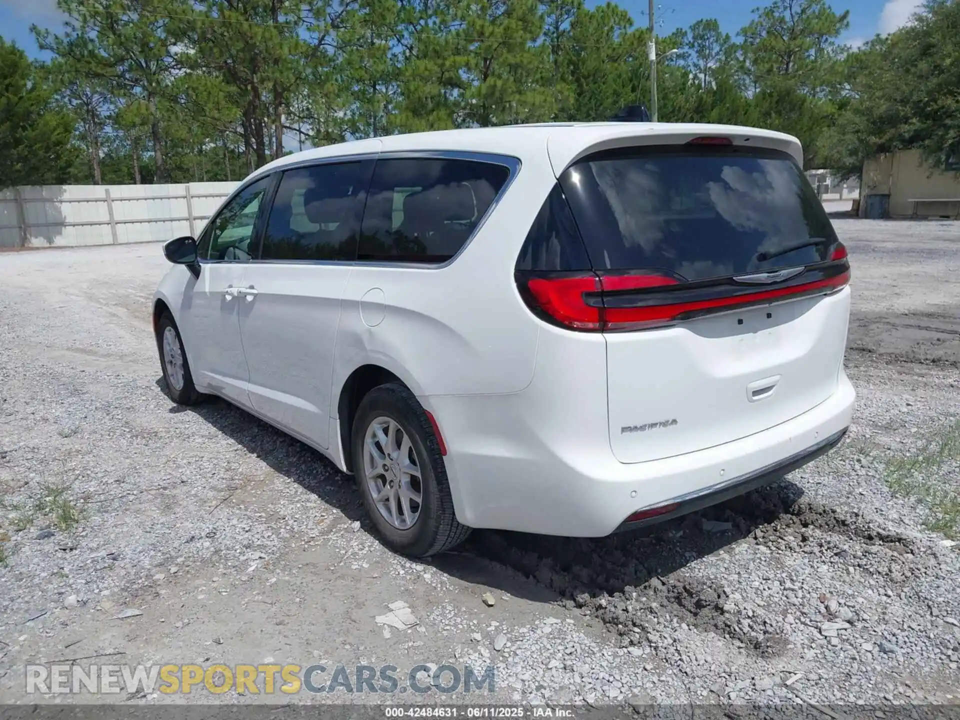 3 Photograph of a damaged car 2C4RC1FG6PR561408 CHRYSLER PACIFICA 2023