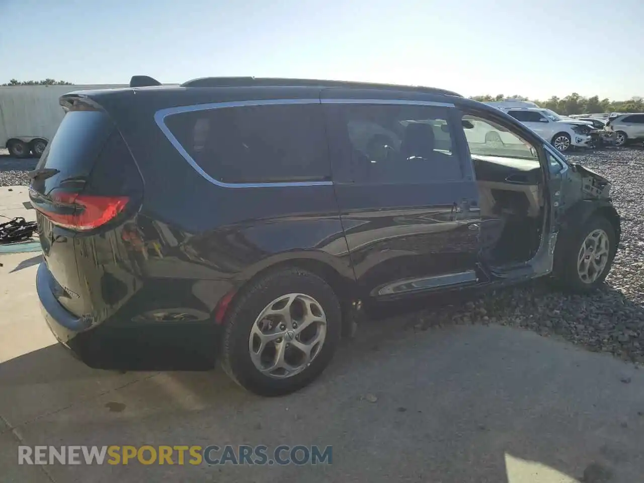 3 Photograph of a damaged car 2C4RC1GG3PR557587 CHRYSLER PACIFICA 2023