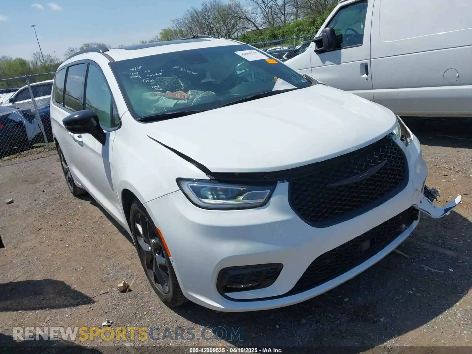 1 Photograph of a damaged car 2C4RC1GG6PR540220 CHRYSLER PACIFICA 2023
