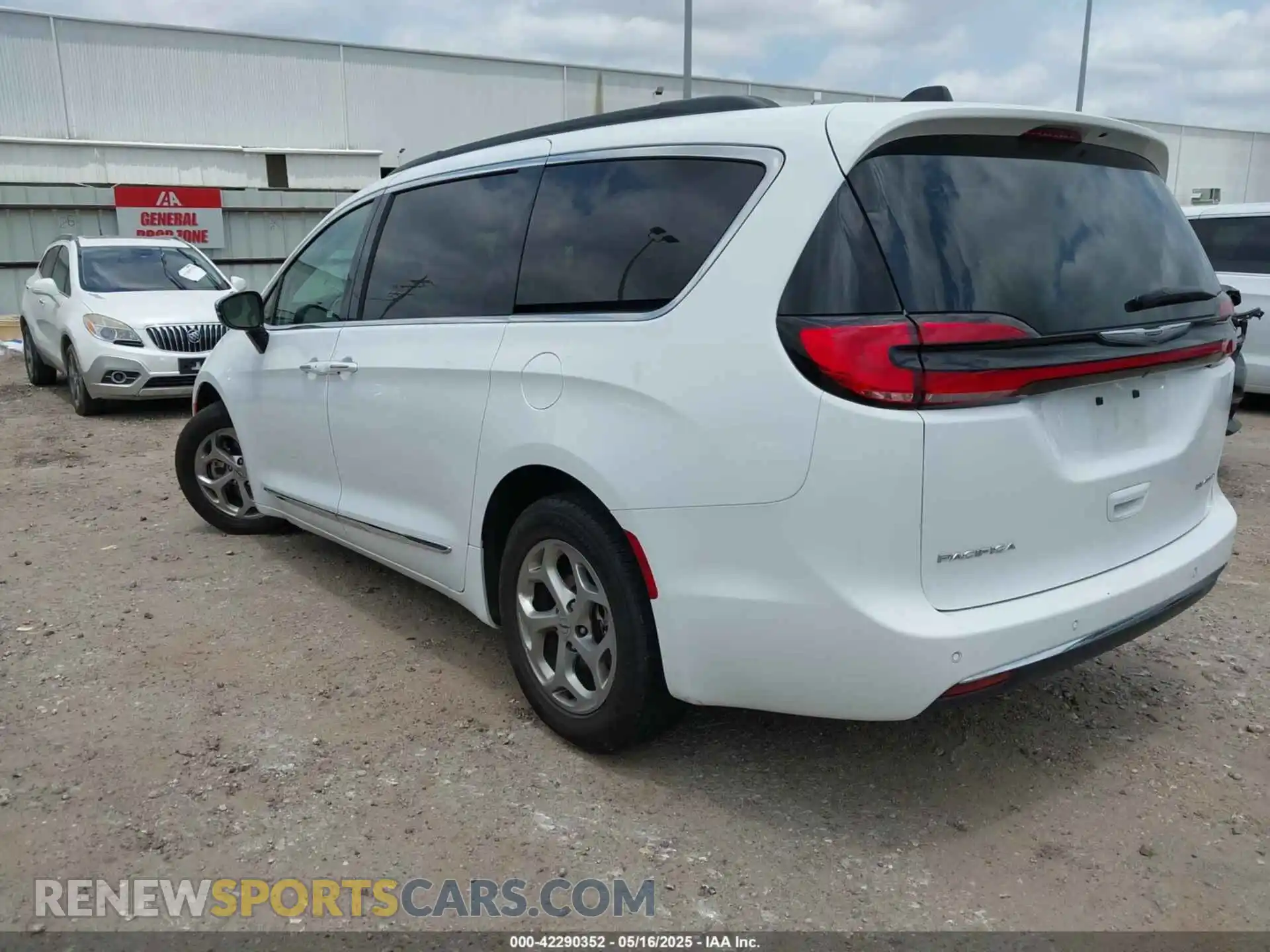 3 Photograph of a damaged car 2C4RC1GG8PR532930 CHRYSLER PACIFICA 2023