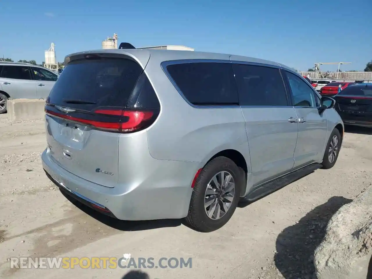 3 Photograph of a damaged car 2C4RC1L71PR542124 CHRYSLER PACIFICA 2023