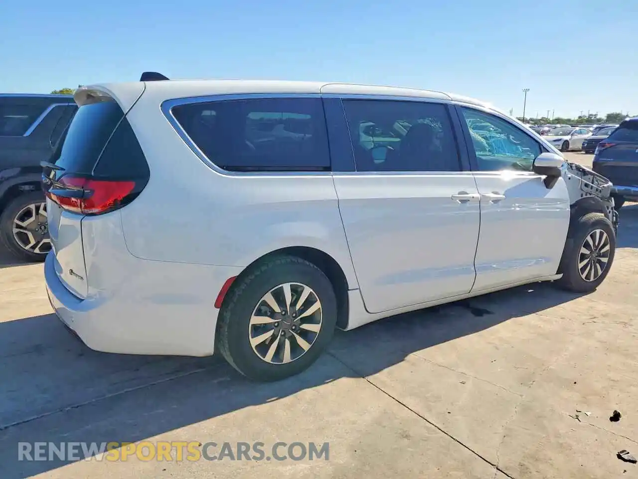 3 Фотография поврежденного автомобиля 2C4RC1L71PR554287 CHRYSLER PACIFICA 2023