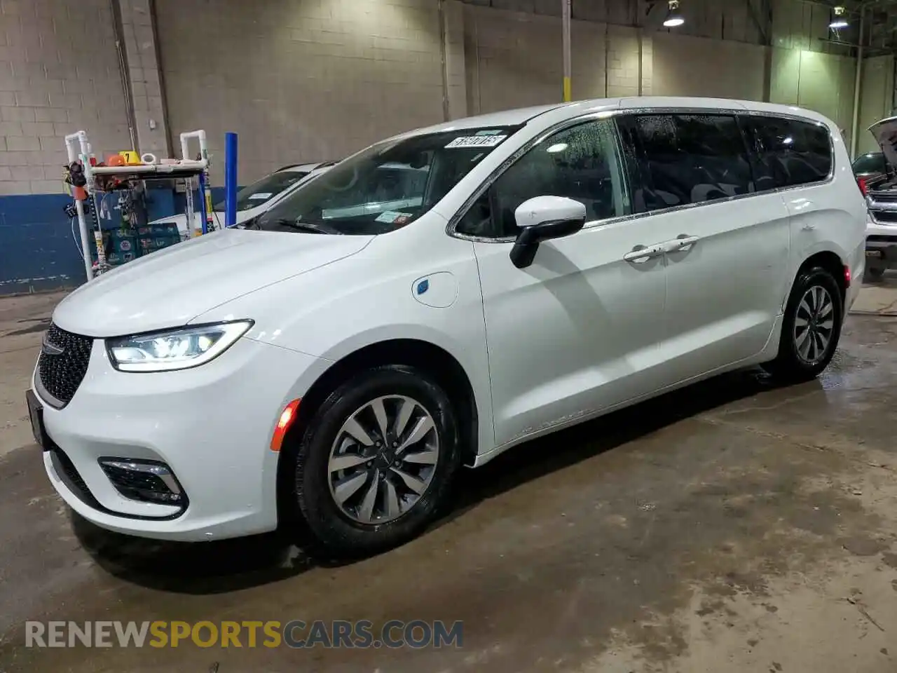 1 Photograph of a damaged car 2C4RC1L72PR562270 CHRYSLER PACIFICA 2023