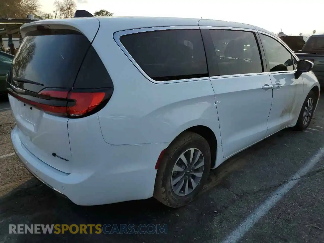 3 Photograph of a damaged car 2C4RC1L72PR592594 CHRYSLER PACIFICA 2023