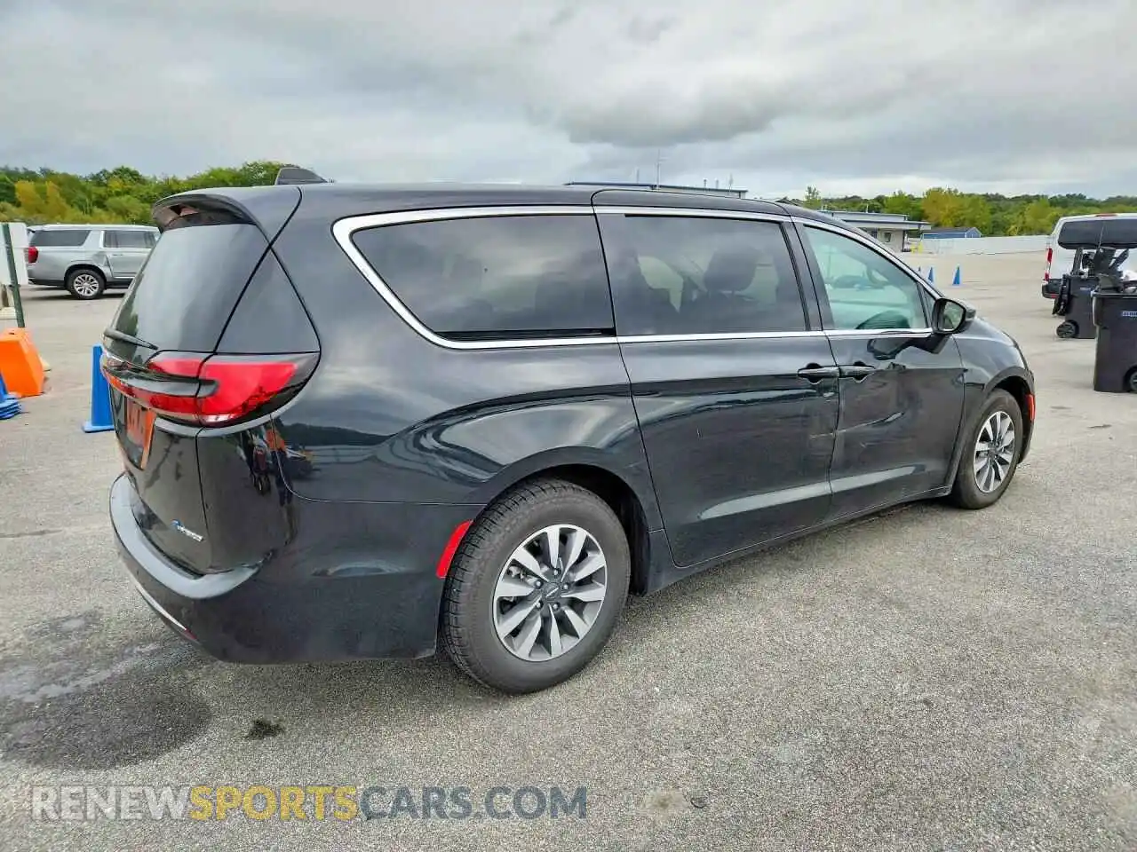 3 Фотография поврежденного автомобиля 2C4RC1L72PR631331 CHRYSLER PACIFICA 2023