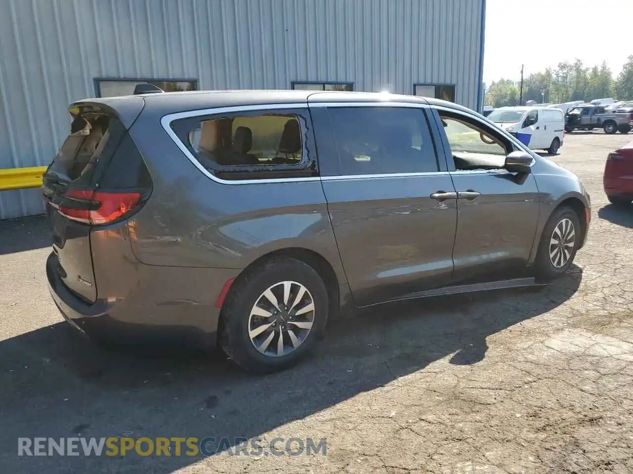 3 Photograph of a damaged car 2C4RC1L74PR565266 CHRYSLER PACIFICA 2023