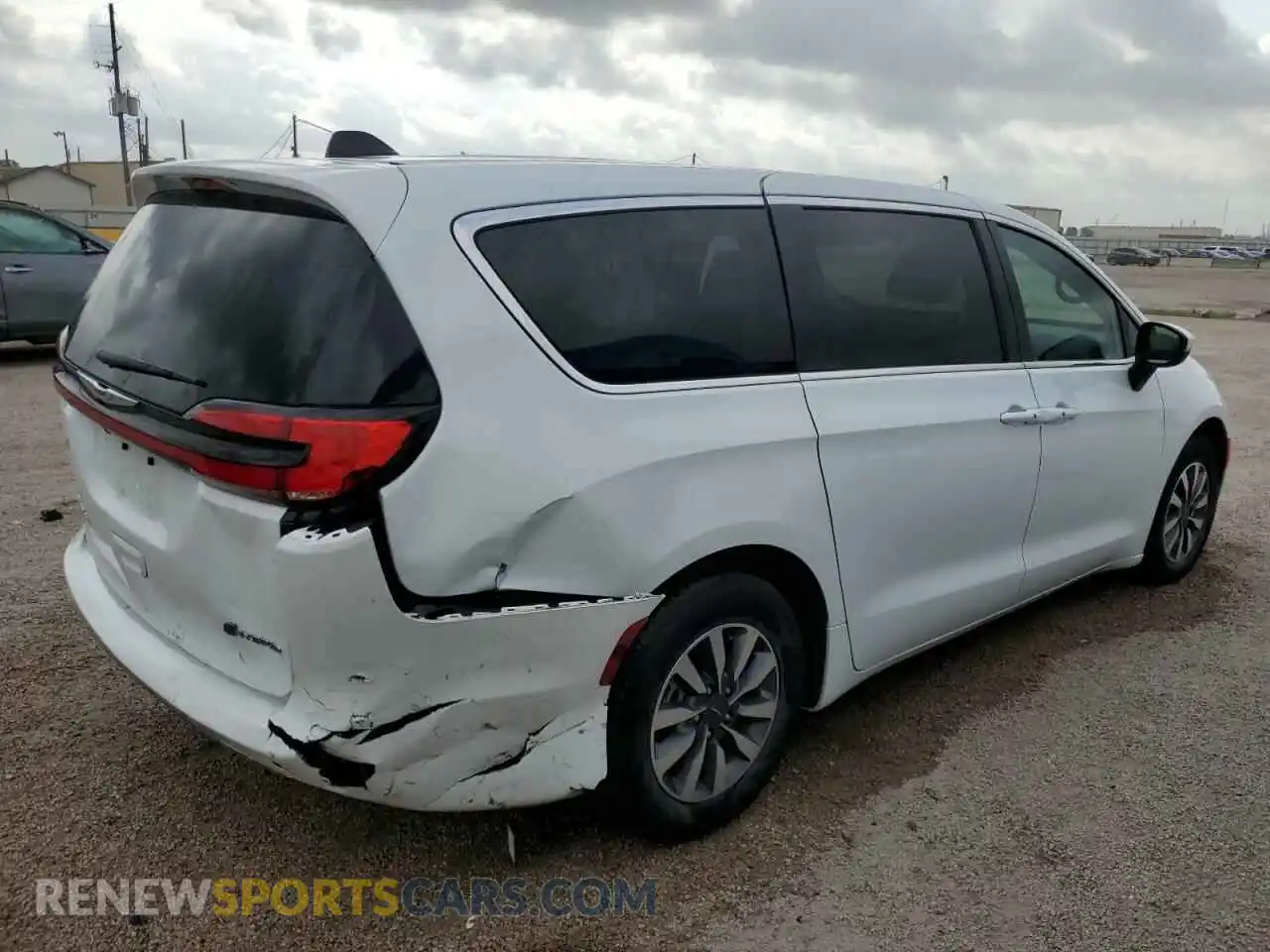 3 Photograph of a damaged car 2C4RC1L74PR592242 CHRYSLER PACIFICA 2023