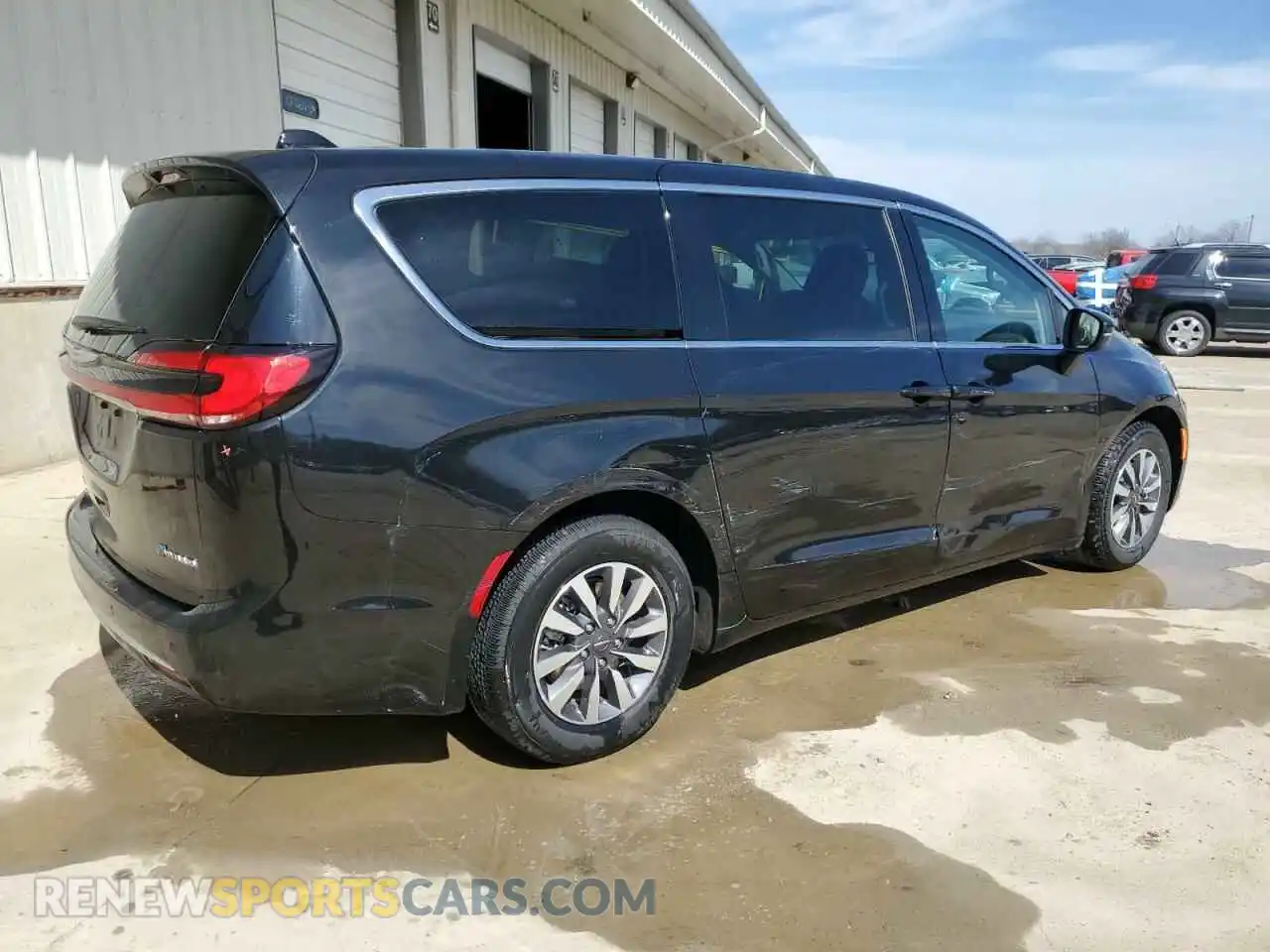 3 Photograph of a damaged car 2C4RC1L74PR631346 CHRYSLER PACIFICA 2023