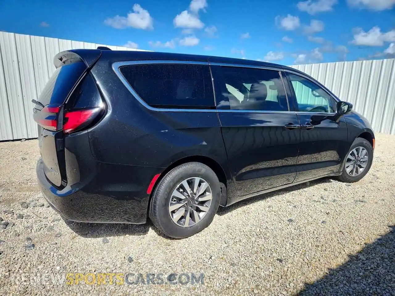 3 Photograph of a damaged car 2C4RC1L76PR558724 CHRYSLER PACIFICA 2023