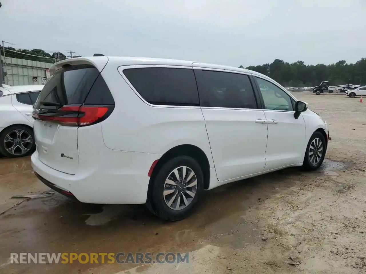 3 Photograph of a damaged car 2C4RC1L77PR583843 CHRYSLER PACIFICA 2023