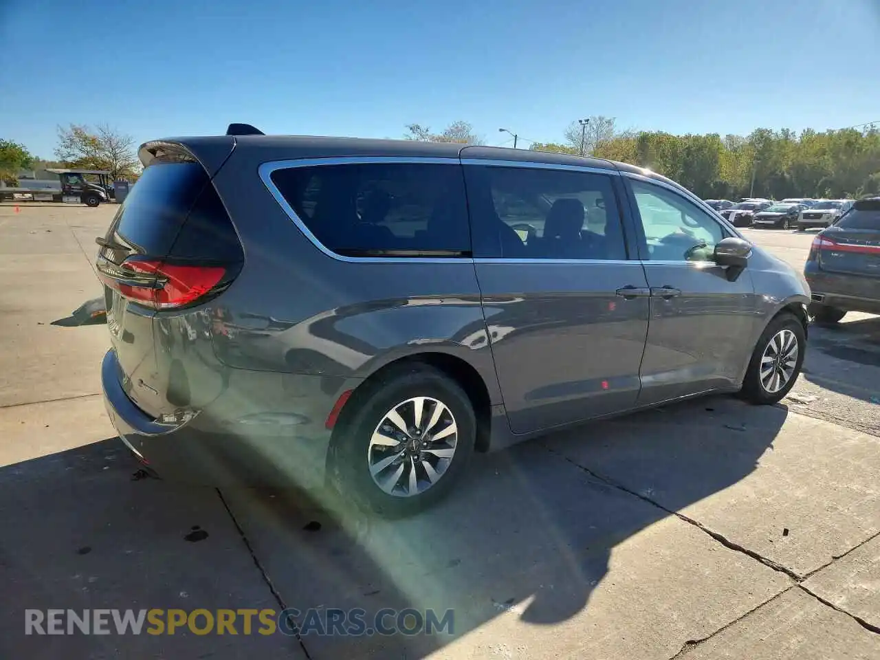 3 Photograph of a damaged car 2C4RC1L78PR608670 CHRYSLER PACIFICA 2023
