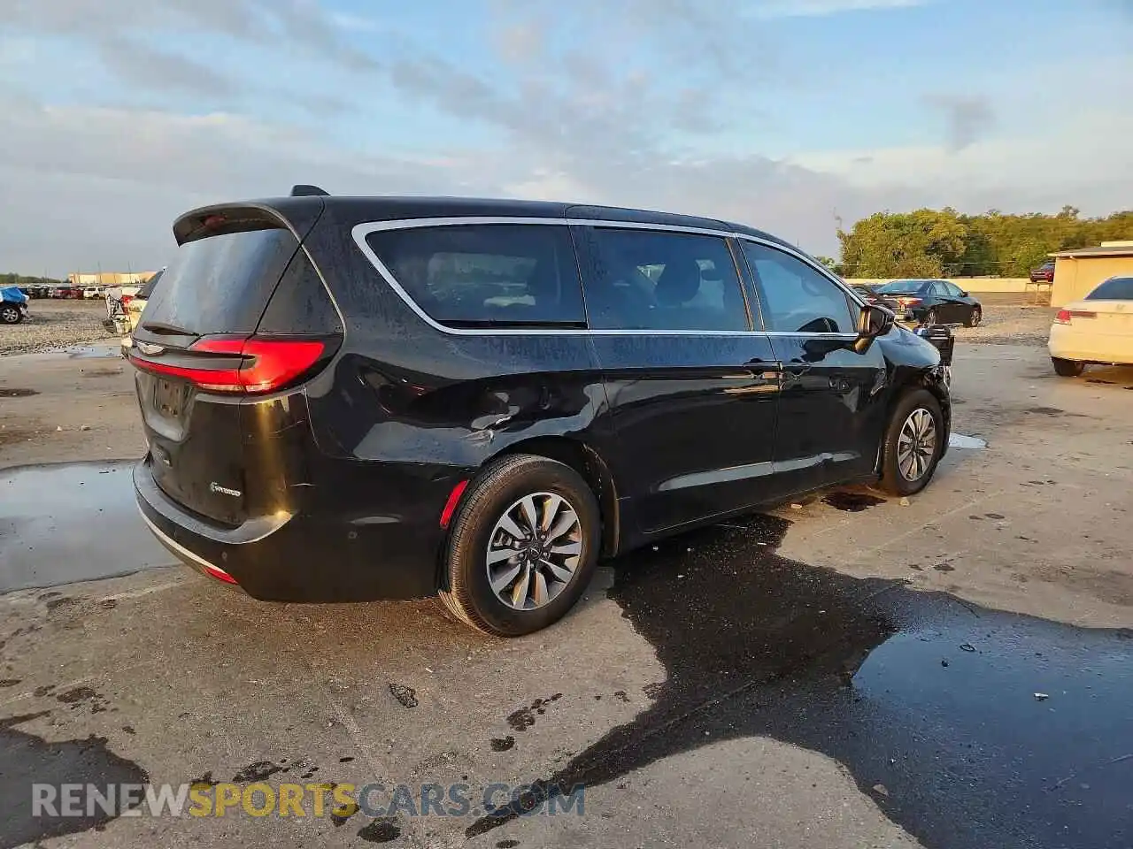 3 Photograph of a damaged car 2C4RC1L79PR572679 CHRYSLER PACIFICA 2023