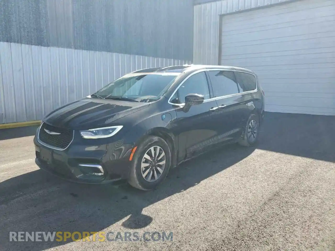 1 Photograph of a damaged car 2C4RC1L7XPR592181 CHRYSLER PACIFICA 2023