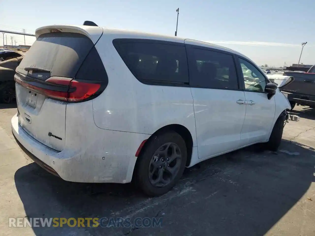 3 Photograph of a damaged car 2C4RC1S72PR589177 CHRYSLER PACIFICA 2023