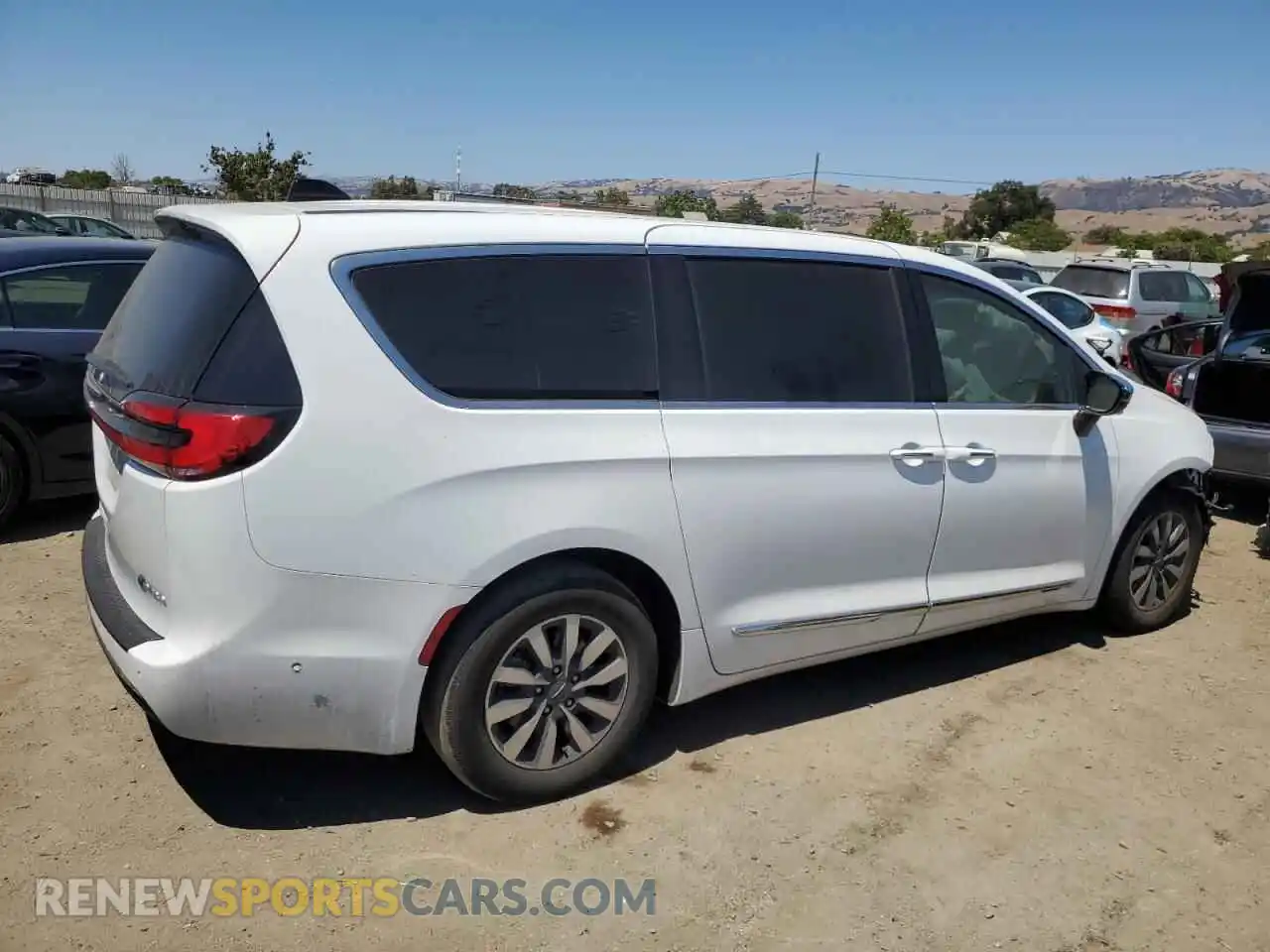 3 Photograph of a damaged car 2C4RC1S78PR623543 CHRYSLER PACIFICA 2023