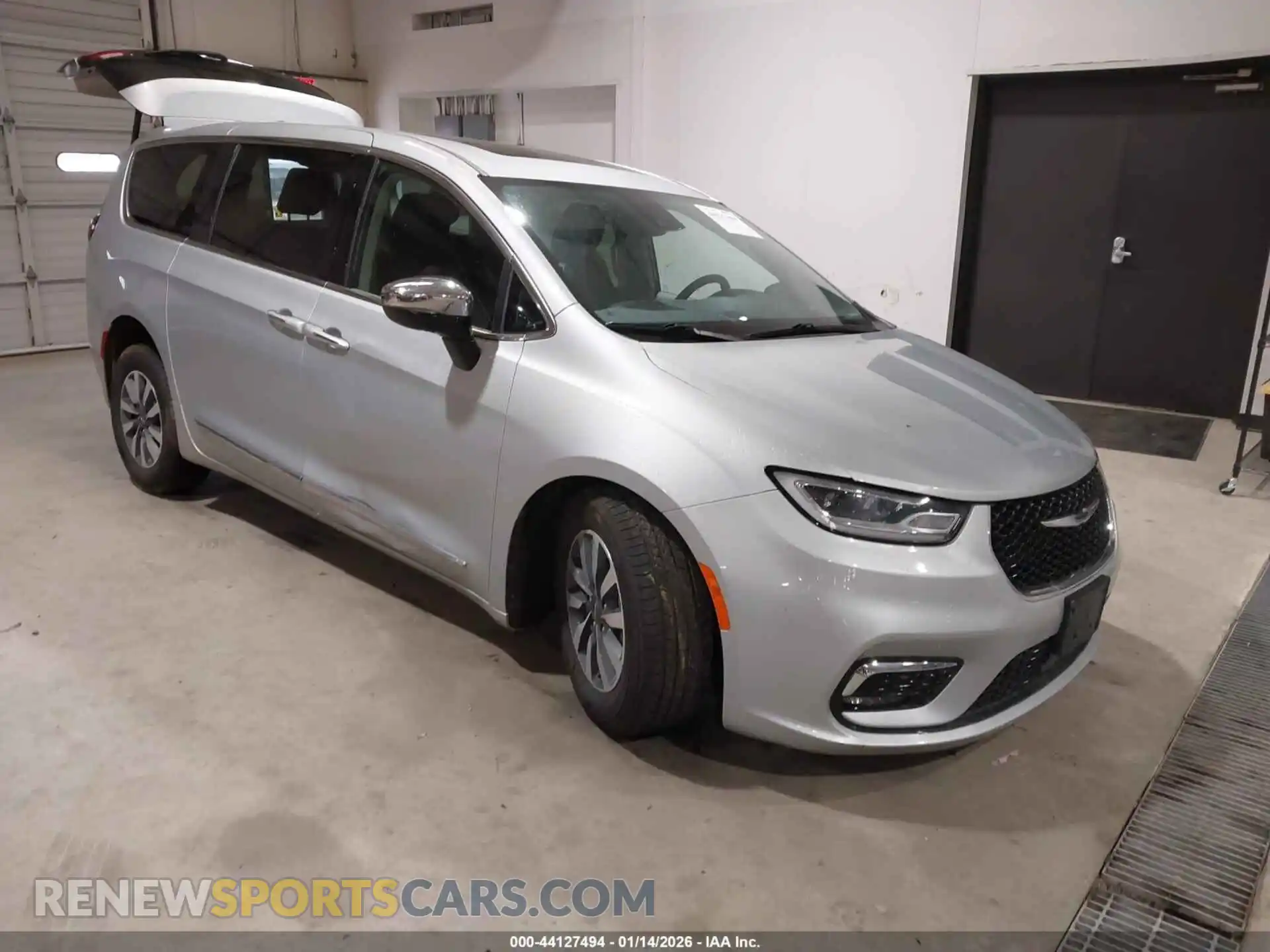 1 Photograph of a damaged car 2C4RC1S7XPR626167 CHRYSLER PACIFICA 2023