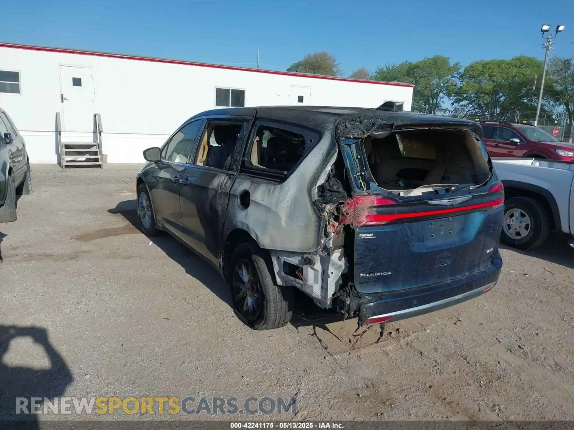 3 Фотография поврежденного автомобиля 2C4RC3BG0PR605159 CHRYSLER PACIFICA 2023