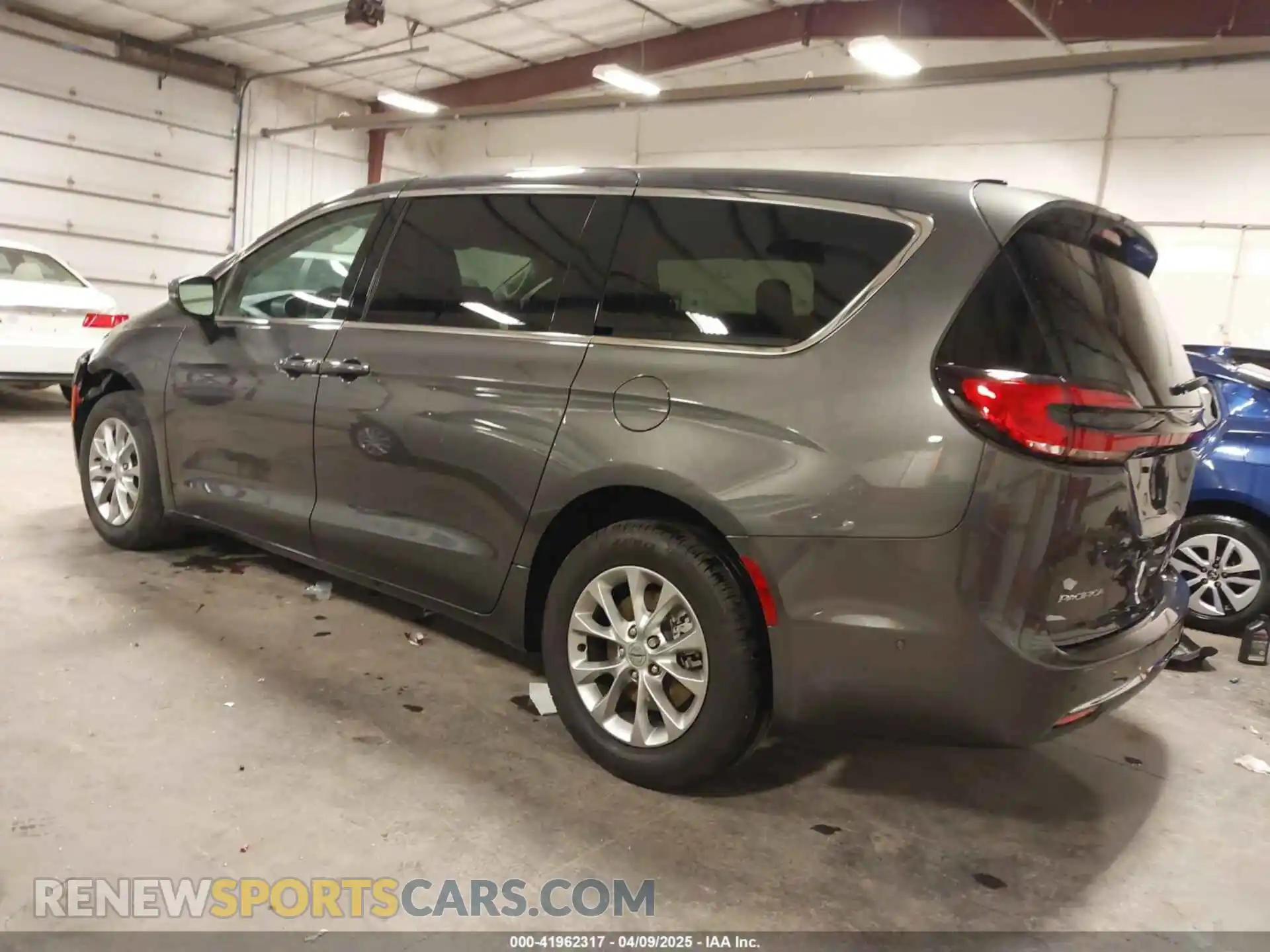 3 Photograph of a damaged car 2C4RC3BG3PR593105 CHRYSLER PACIFICA 2023