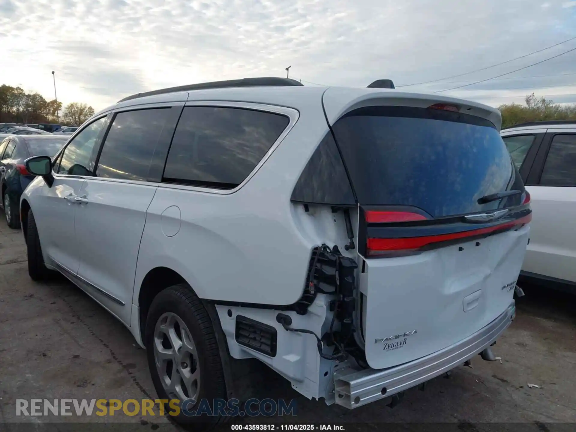 3 Photograph of a damaged car 2C4RC3GG0PR593541 CHRYSLER PACIFICA 2023