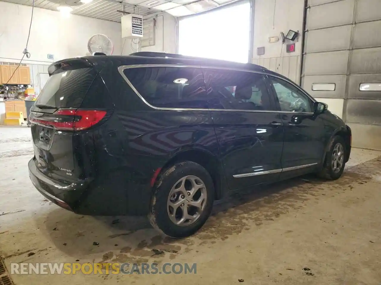 3 Photograph of a damaged car 2C4RC3GGXPR503876 CHRYSLER PACIFICA 2023