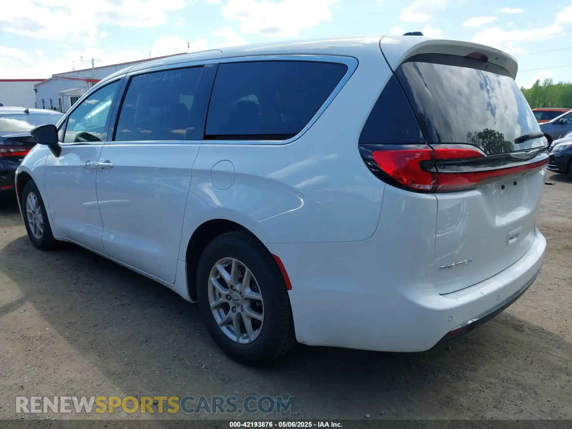 3 Фотография поврежденного автомобиля 2C4RC1BG0RR119880 CHRYSLER PACIFICA 2024