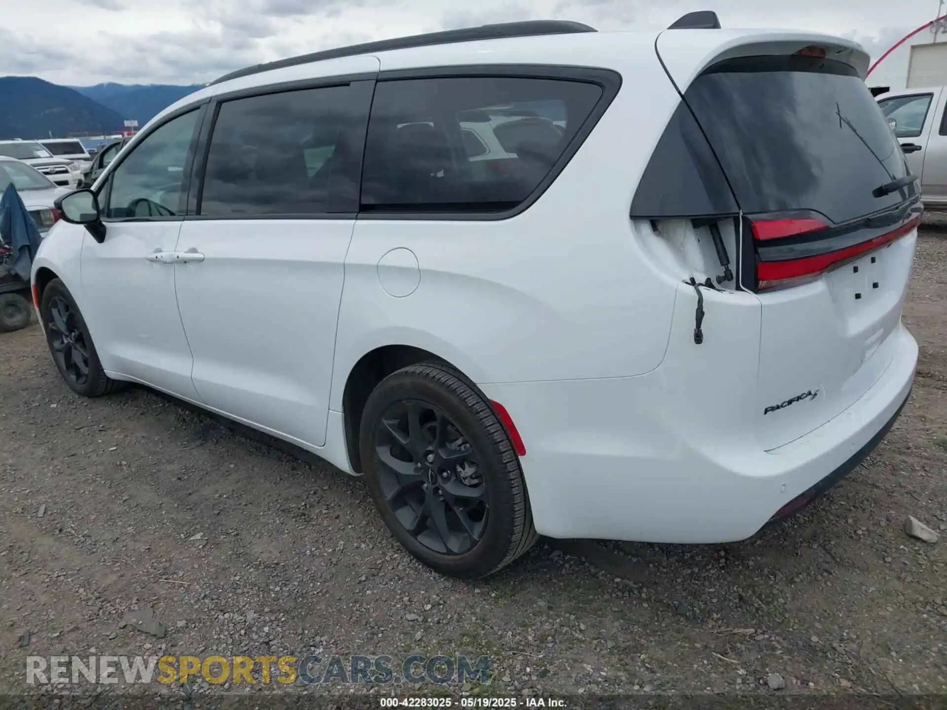 3 Фотография поврежденного автомобиля 2C4RC1BG1RR107527 CHRYSLER PACIFICA 2024