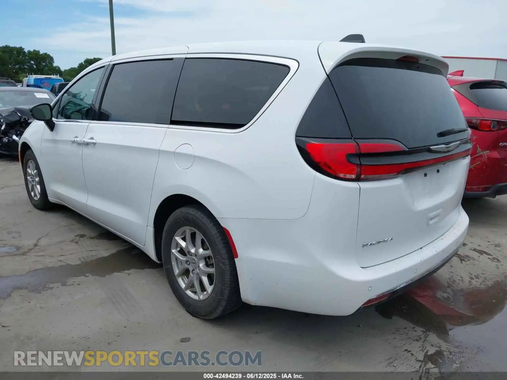 3 Photograph of a damaged car 2C4RC1BG1RR119726 CHRYSLER PACIFICA 2024