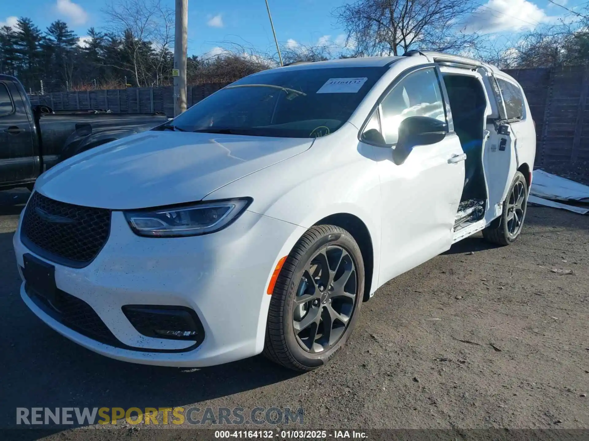 2 Photograph of a damaged car 2C4RC1BG1RR133707 CHRYSLER PACIFICA 2024