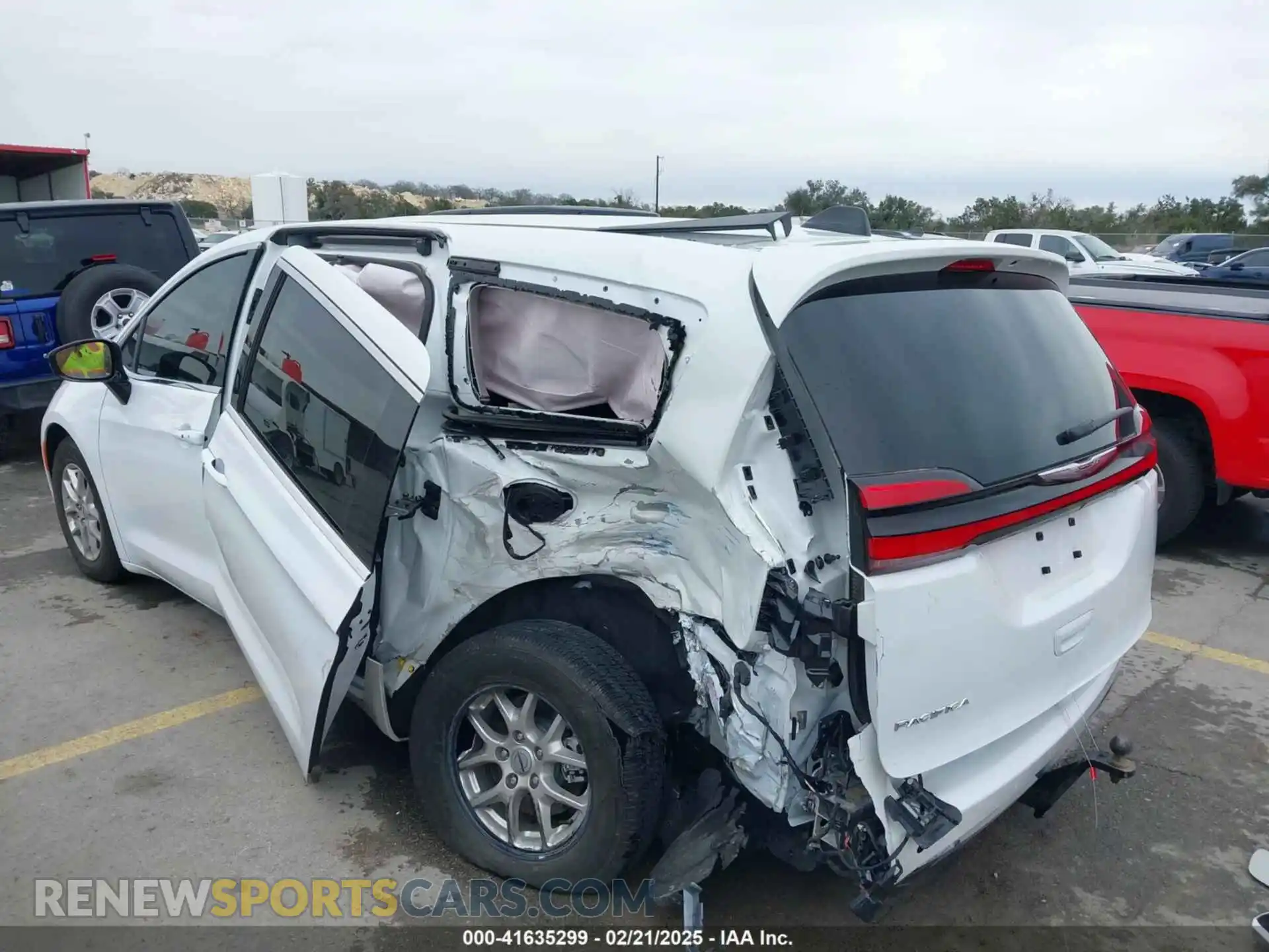 3 Photograph of a damaged car 2C4RC1BG1RR137272 CHRYSLER PACIFICA 2024