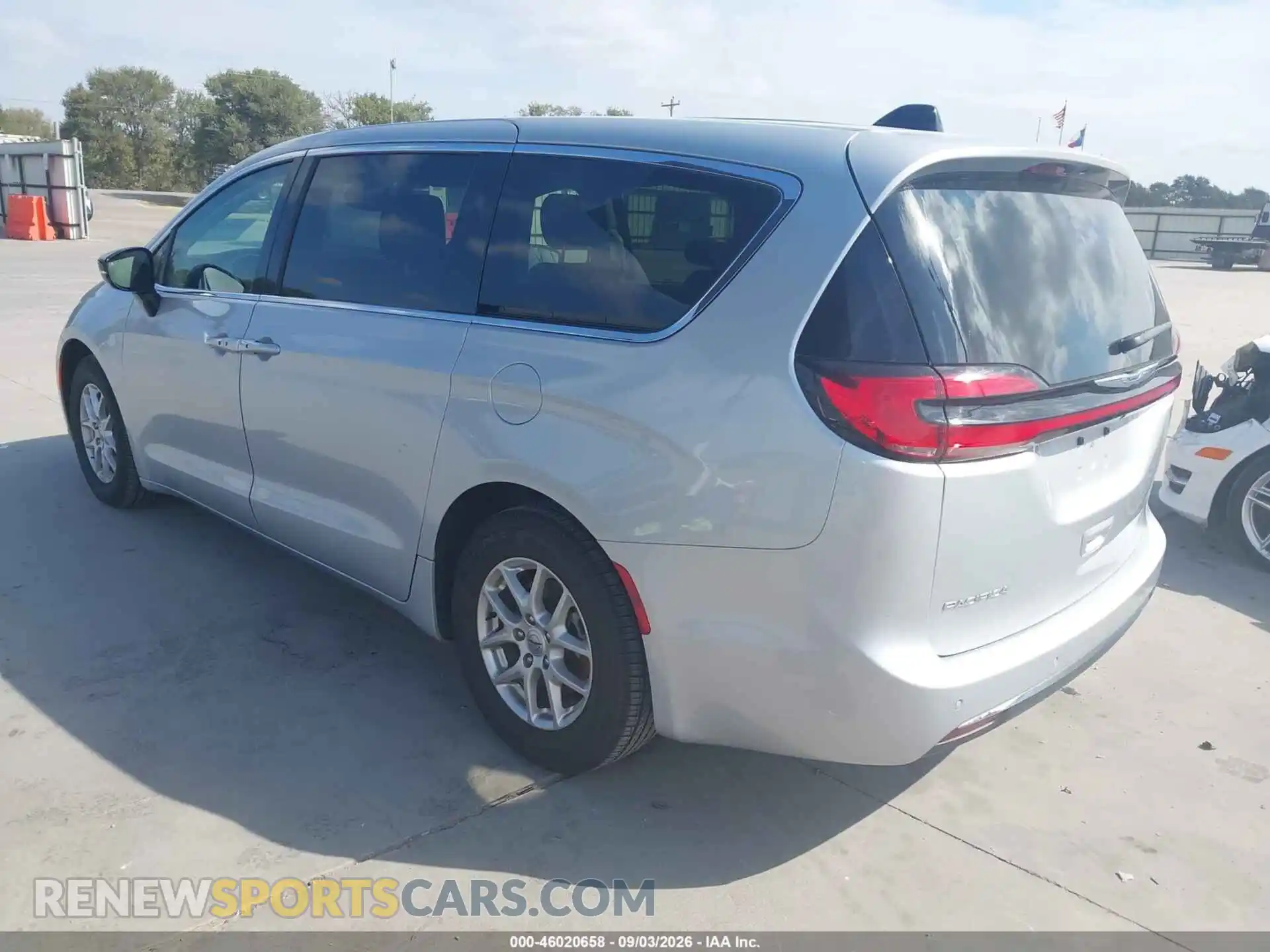 3 Photograph of a damaged car 2C4RC1BG1RR163225 CHRYSLER PACIFICA 2024