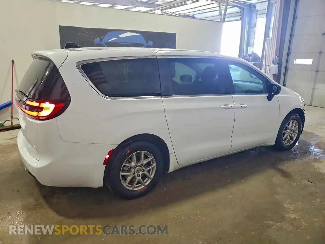 3 Фотография поврежденного автомобиля 2C4RC1BG1RR165511 CHRYSLER PACIFICA 2024