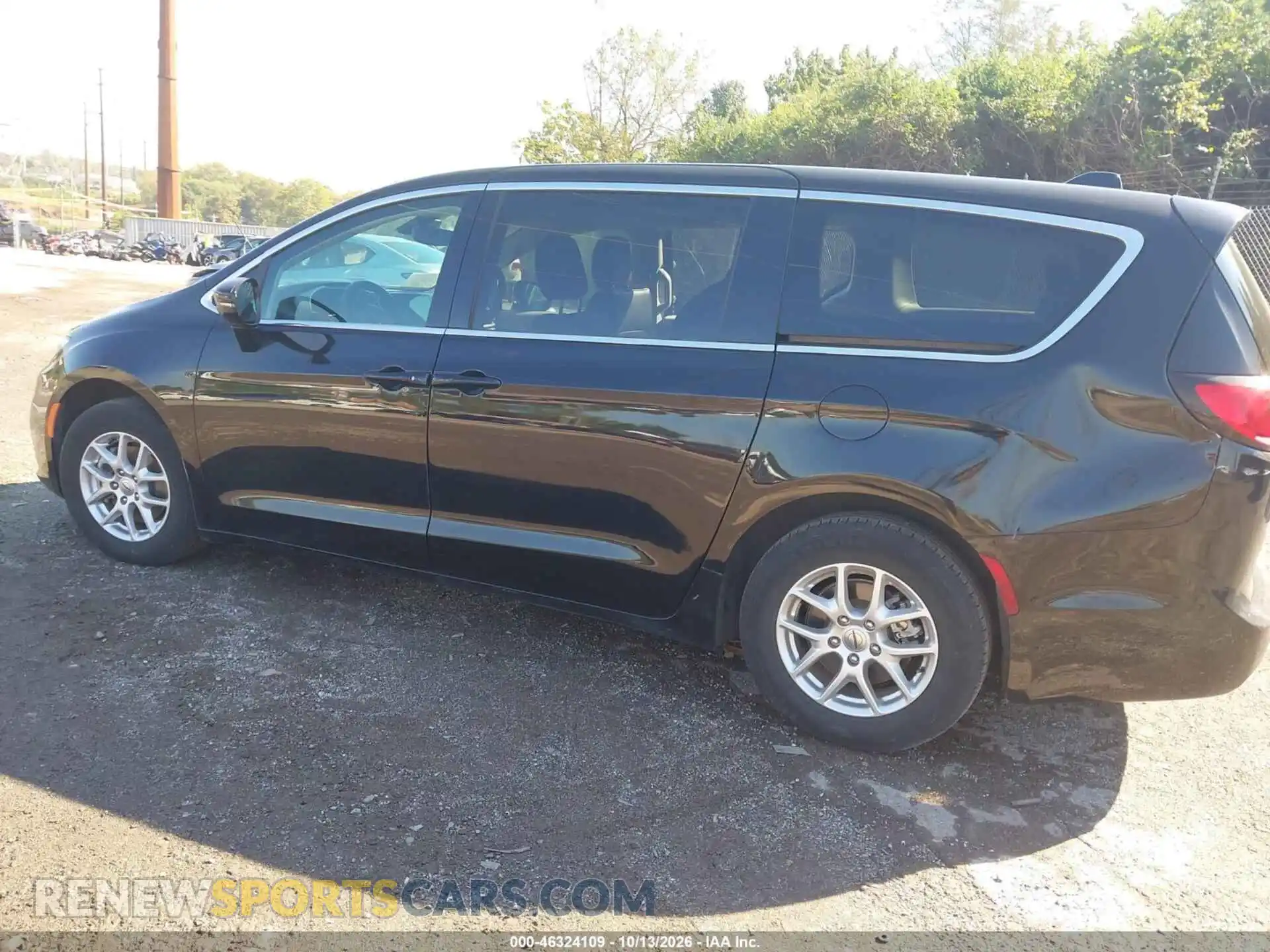 3 Photograph of a damaged car 2C4RC1BG1RR179926 CHRYSLER PACIFICA 2024