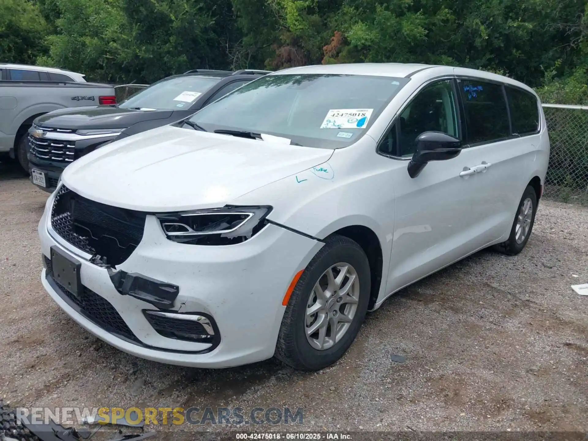 2 Photograph of a damaged car 2C4RC1BG2RR149902 CHRYSLER PACIFICA 2024