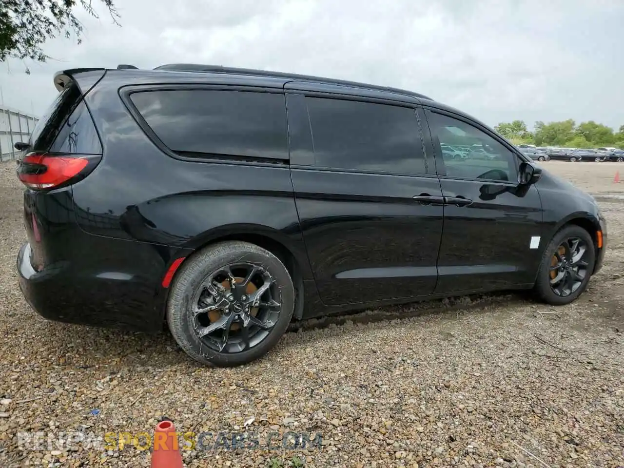 3 Photograph of a damaged car 2C4RC1BG2RR190336 CHRYSLER PACIFICA 2024