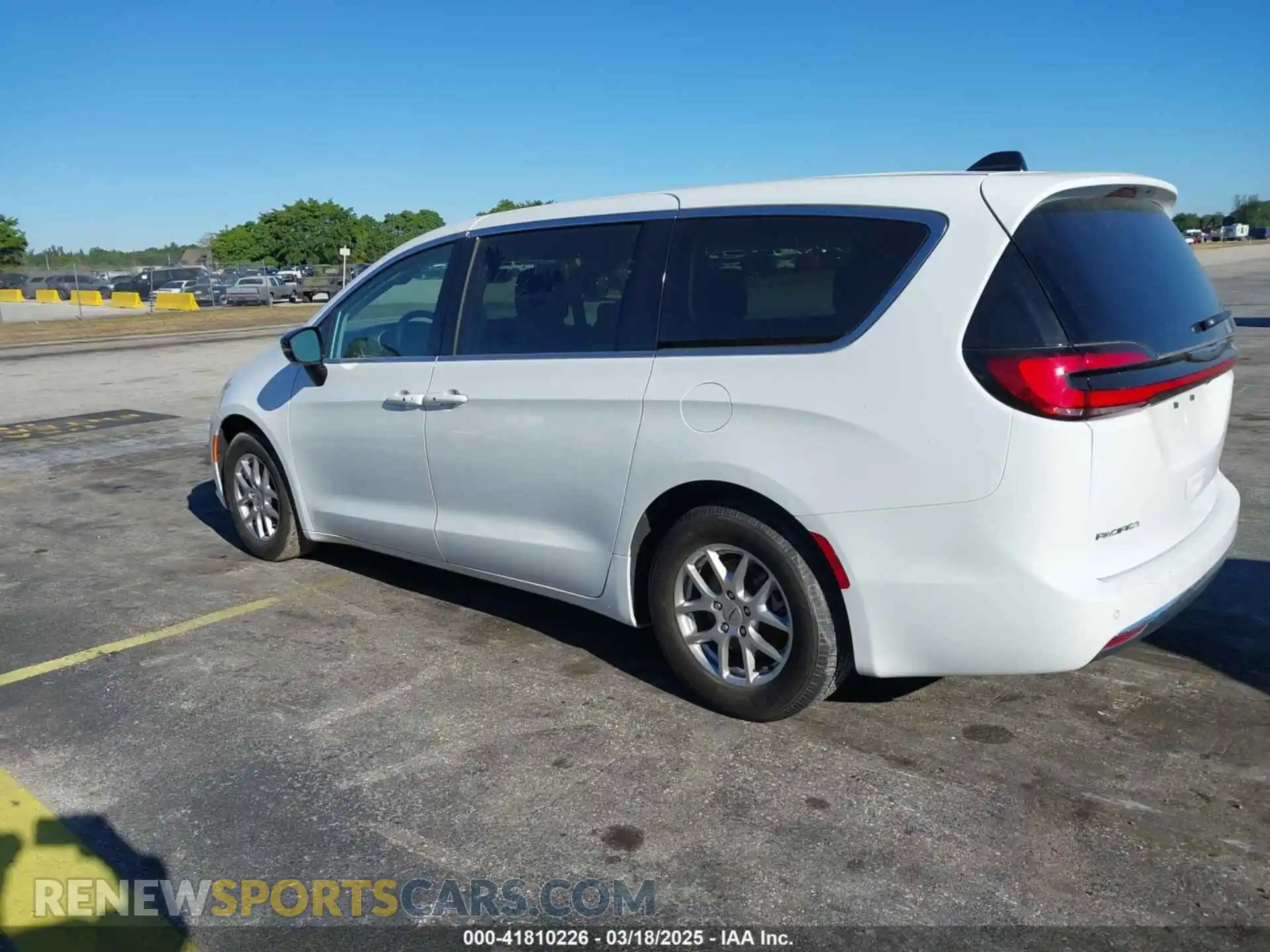 3 Фотография поврежденного автомобиля 2C4RC1BG3RR120019 CHRYSLER PACIFICA 2024