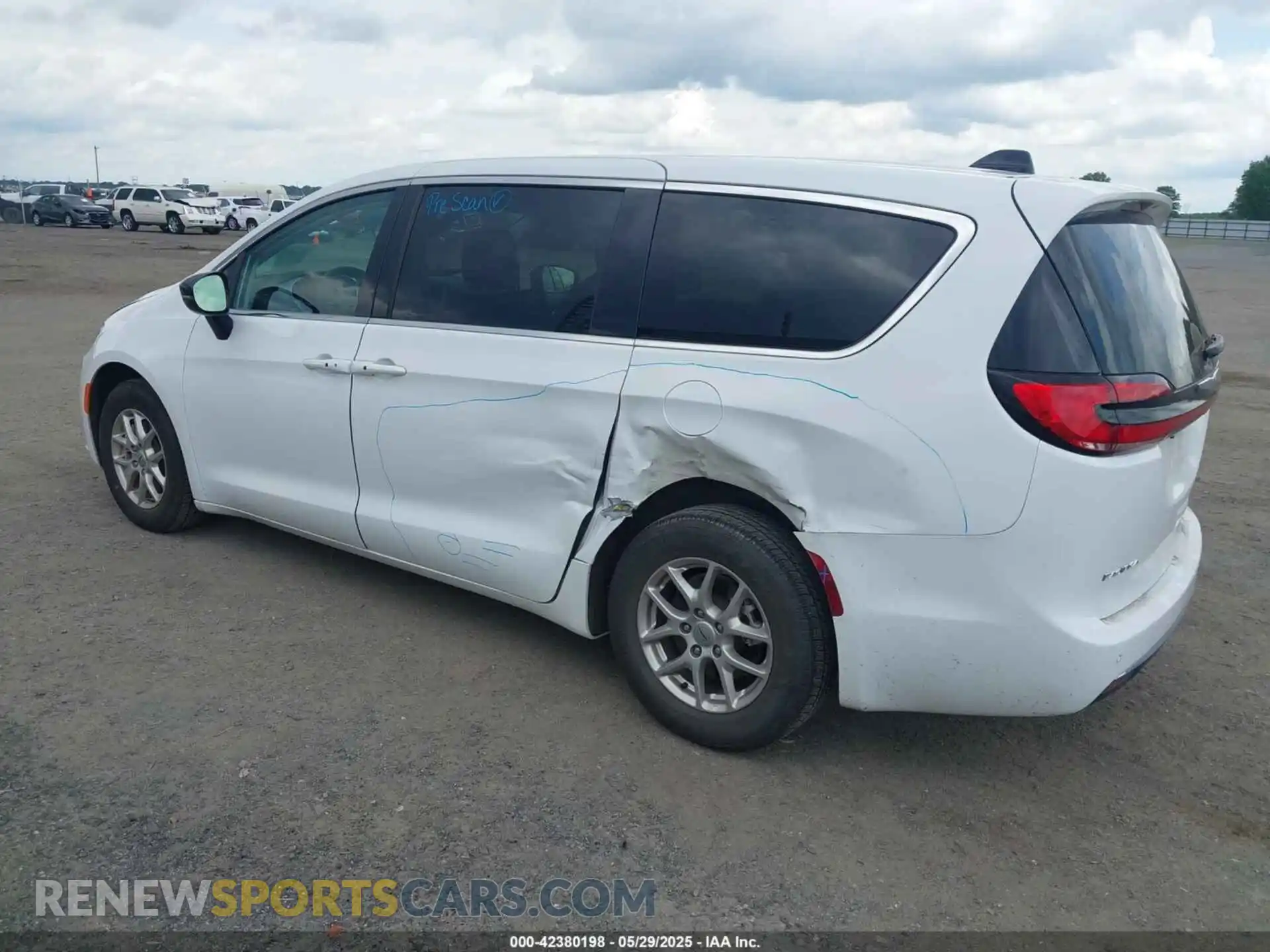 3 Photograph of a damaged car 2C4RC1BG4RR163235 CHRYSLER PACIFICA 2024