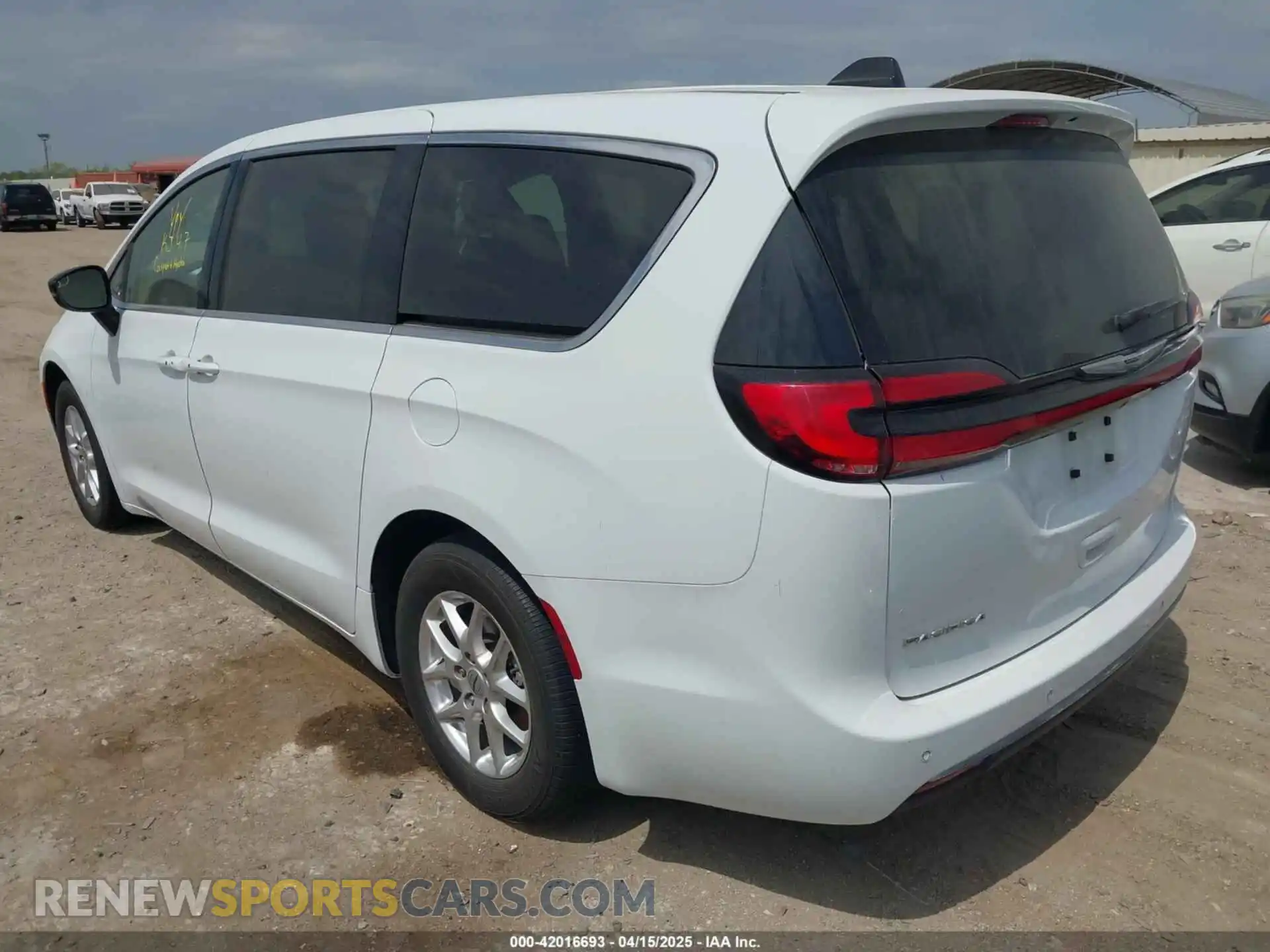 3 Фотография поврежденного автомобиля 2C4RC1BG5RR120099 CHRYSLER PACIFICA 2024