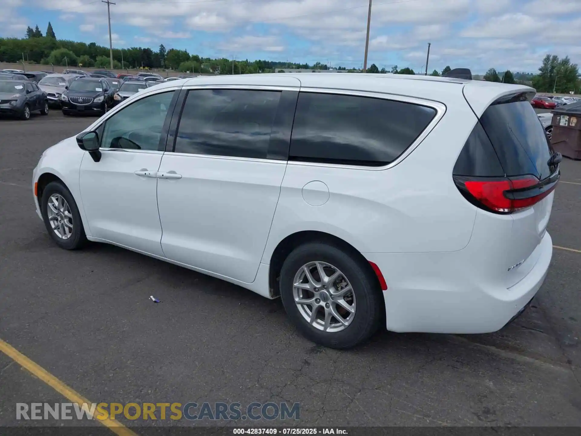 3 Photograph of a damaged car 2C4RC1BG5RR125951 CHRYSLER PACIFICA 2024