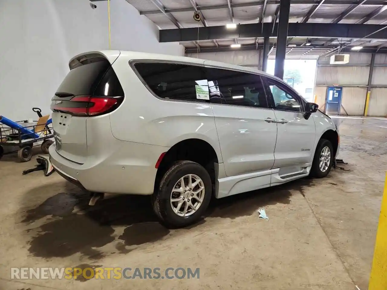 3 Photograph of a damaged car 2C4RC1BG5RR133578 CHRYSLER PACIFICA 2024