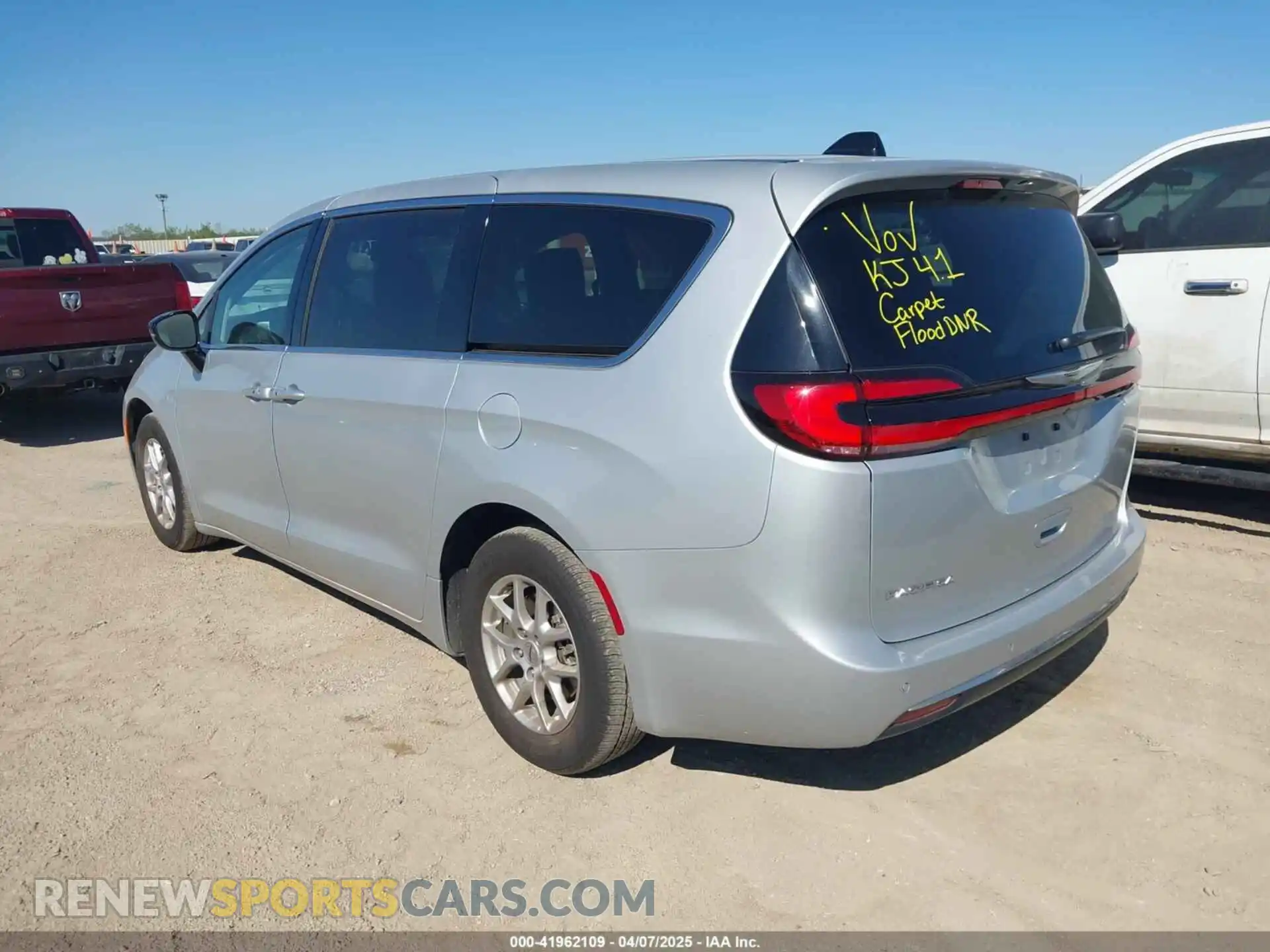 3 Photograph of a damaged car 2C4RC1BG5RR140451 CHRYSLER PACIFICA 2024