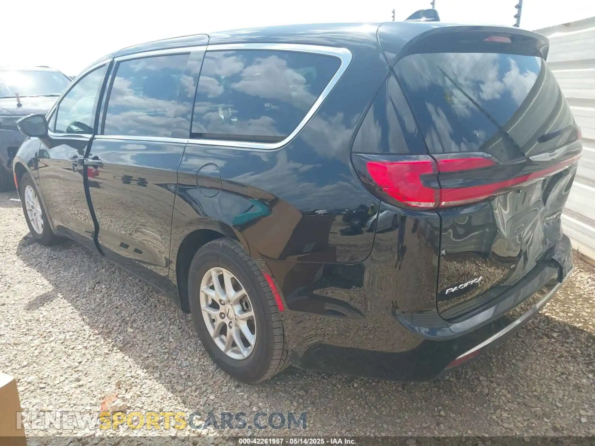 3 fotografías del automóvil dañado 2C4RC1BG5RR143821 CHRYSLER PACIFICA 2024