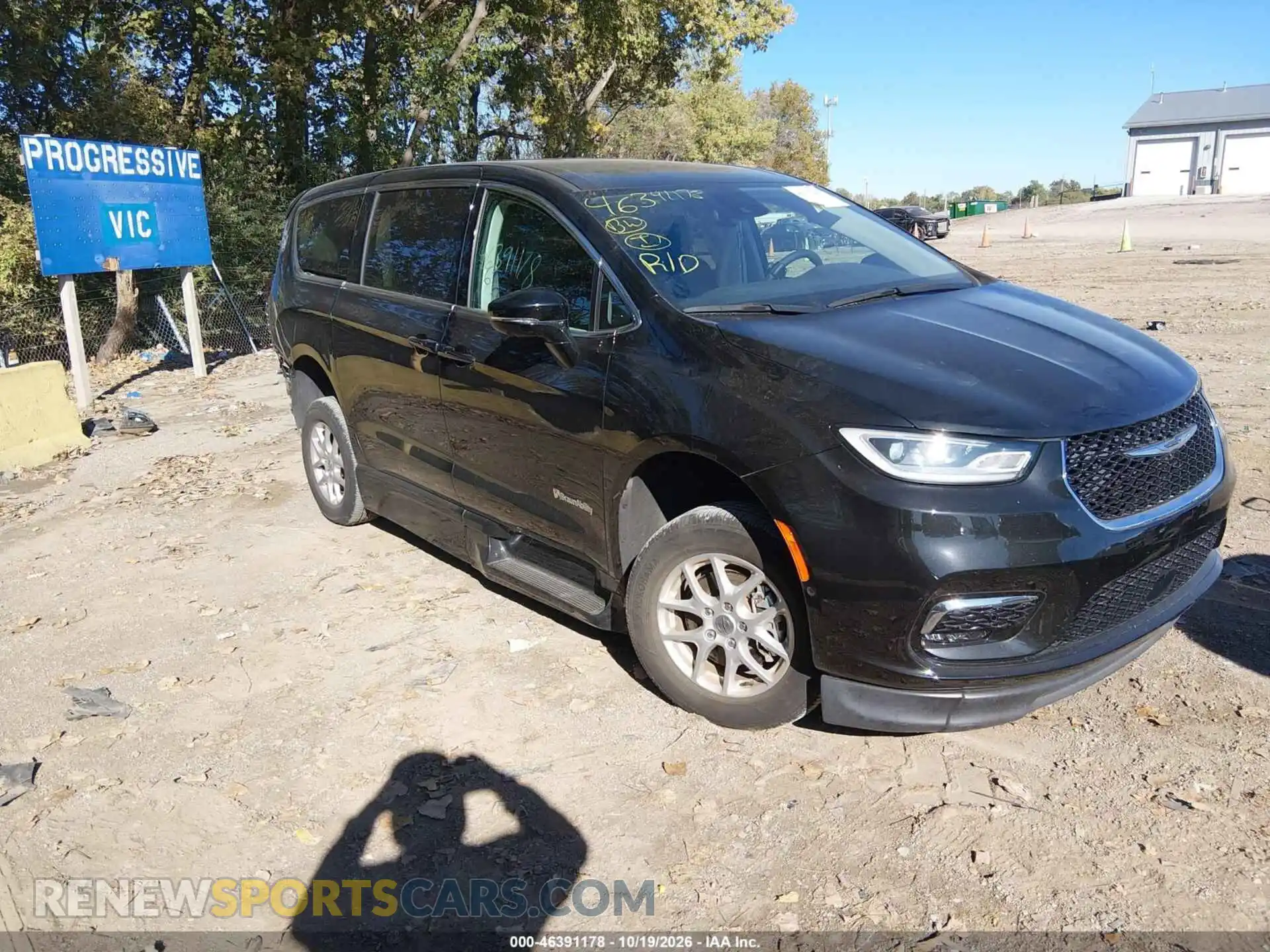 1 Photograph of a damaged car 2C4RC1BG8RR100607 CHRYSLER PACIFICA 2024