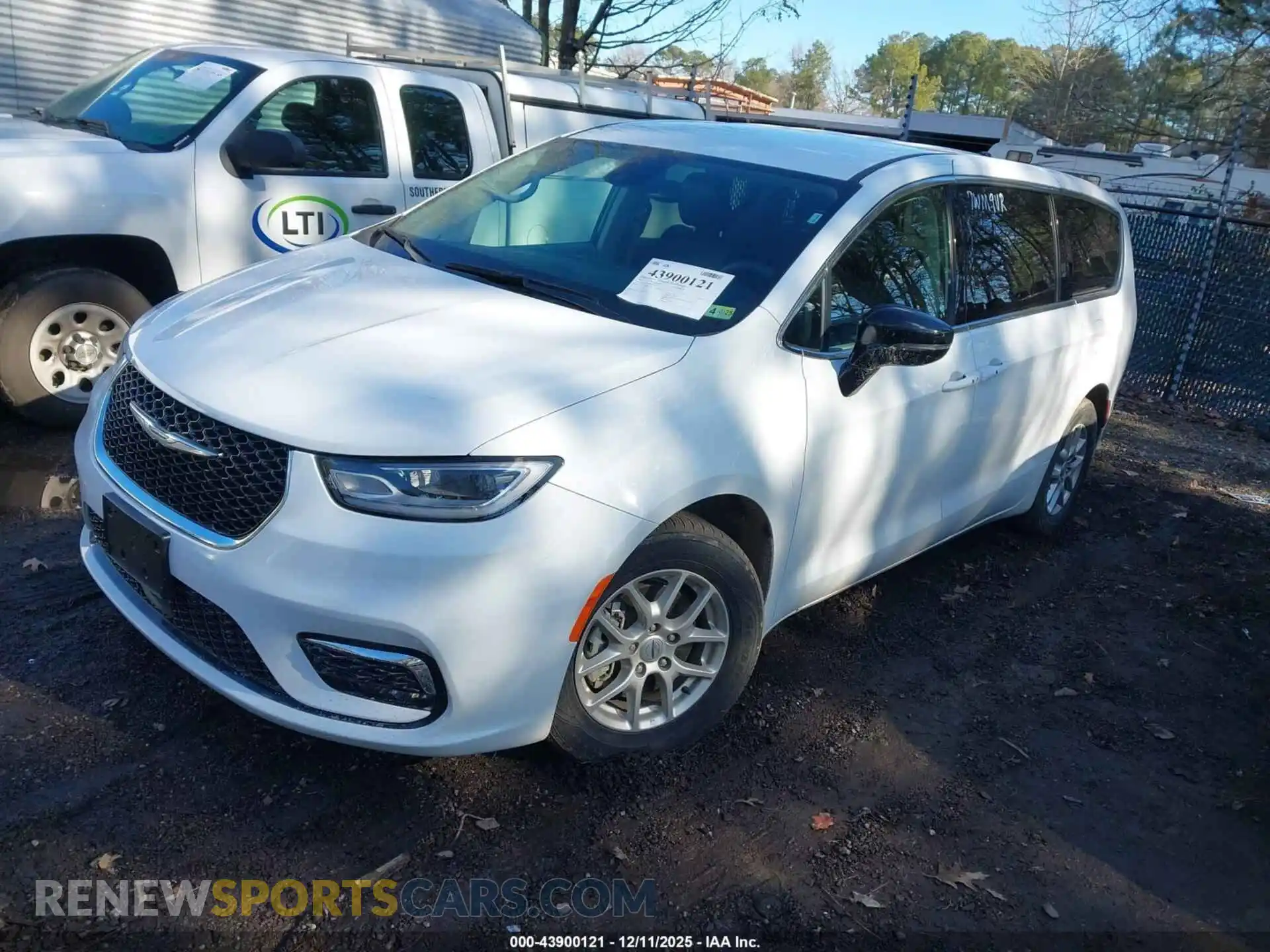 2 Photograph of a damaged car 2C4RC1BG8RR149788 CHRYSLER PACIFICA 2024
