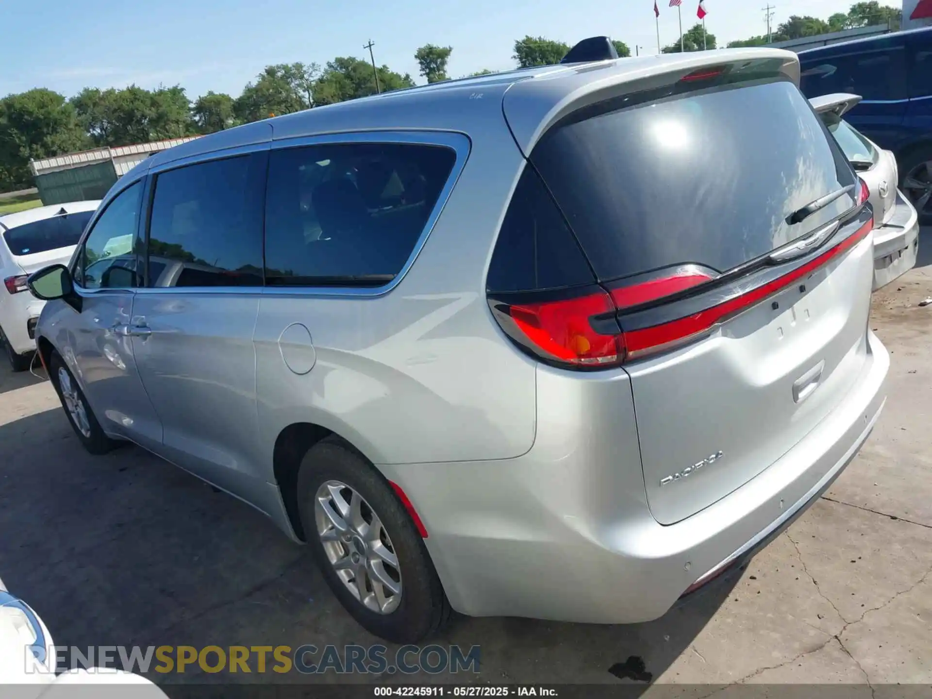 3 Photograph of a damaged car 2C4RC1BG9RR132725 CHRYSLER PACIFICA 2024