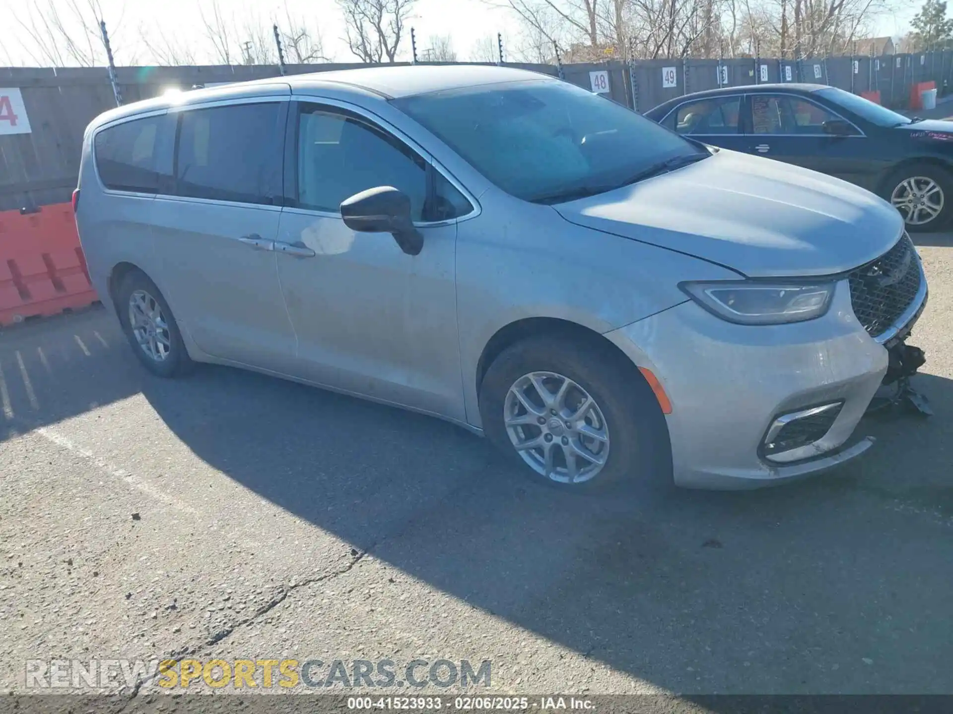 1 Photograph of a damaged car 2C4RC1BGXRR125511 CHRYSLER PACIFICA 2024