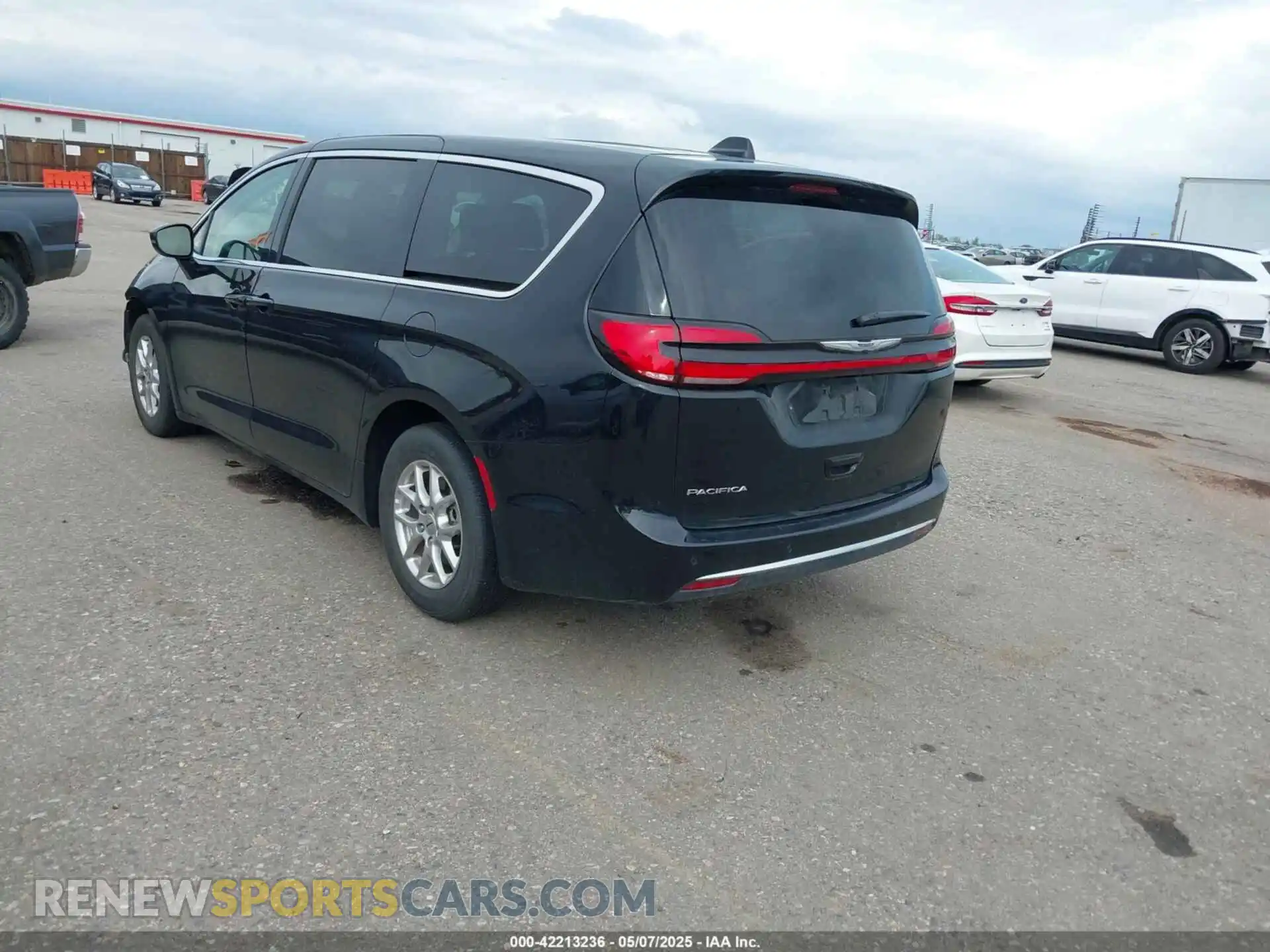 3 Photograph of a damaged car 2C4RC1BGXRR135925 CHRYSLER PACIFICA 2024