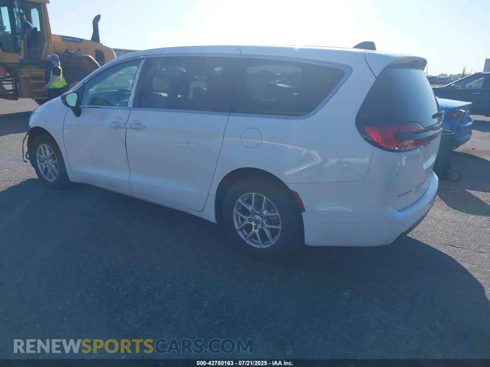 3 Photograph of a damaged car 2C4RC1BGXRR152255 CHRYSLER PACIFICA 2024