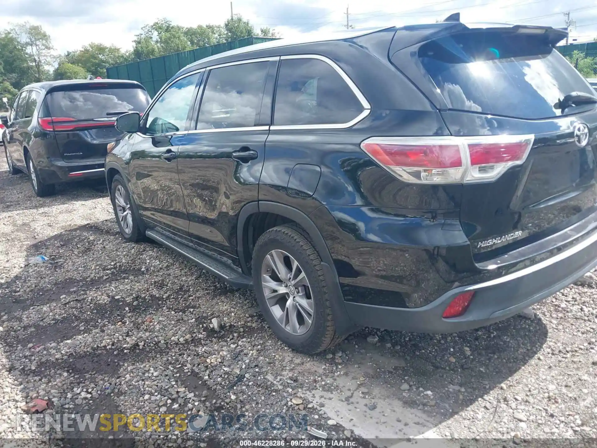 3 Photograph of a damaged car 2C4RC1FG6RR144129 CHRYSLER PACIFICA 2024